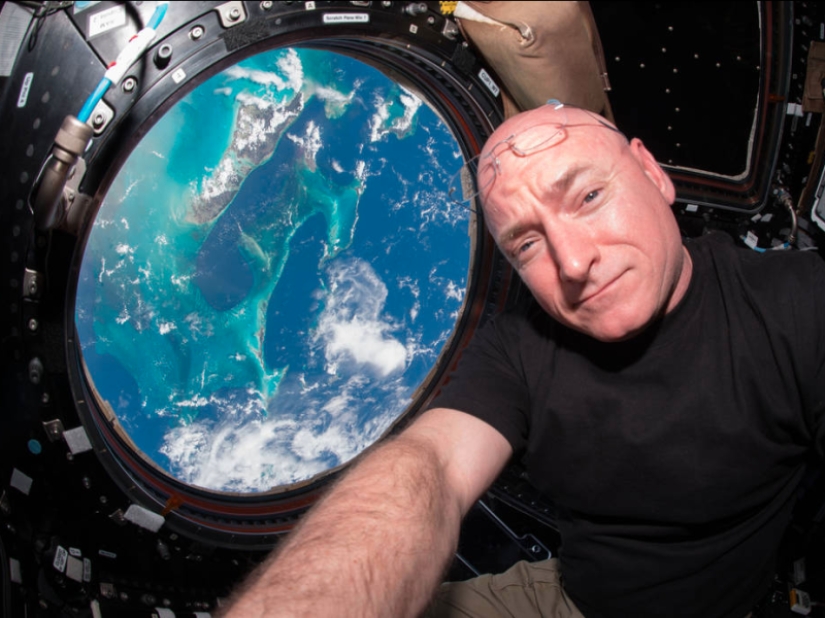 La NASA envió a uno de los hermanos gemelos al espacio, y él devolvió a un extraterrestre