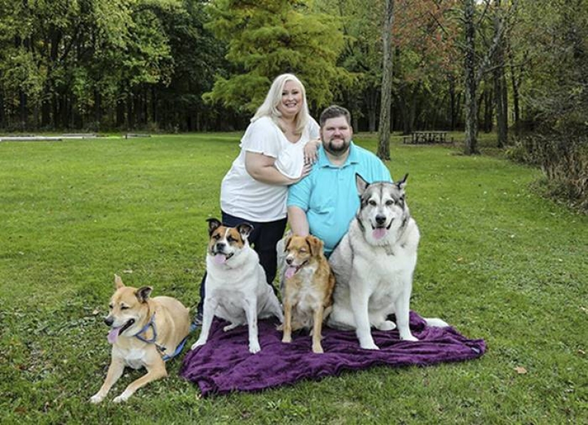 La novia obligó al fotógrafo a devolver el dinero por quitar kilos de más de las fotos y llamar a la pareja "terriblemente gorda" La novia obligó al fotógrafo a devolver el dinero por quitar kilos de más de las fotos y llamar a la pareja "terriblemente gorda"