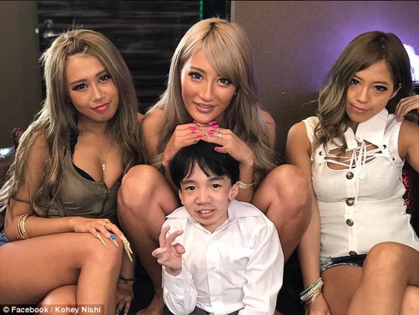 La nueva estrella del porno japonés: un programador de 24 años que parece un niño