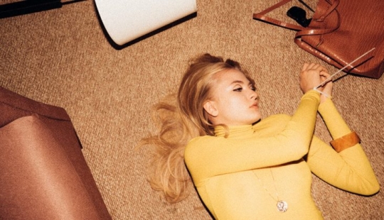 La publicidad de ropa de una marca conocida con elementos de violencia indignó a los internautas La publicidad de ropa de una marca conocida con elementos de violencia indignó a los internautas