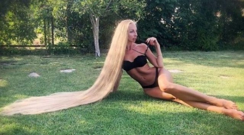 La Rapunzel de la vida real, que no se ha cortado el cabello rubio natural en 30 AÑOS, revela el secreto de las hebras largas