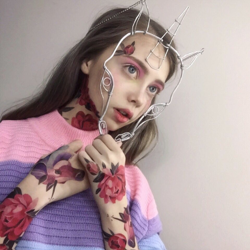 La realidad alternativa Elena Sadlinki: el cerebro, la ruptura selfie, invita a la reflexión