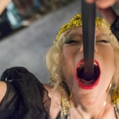 La vida cotidiana de la devoradora de espadas Natasha