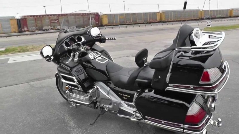 La vida en la carretera: un moño de motociclista centenario viaja por las carreteras de Canadá