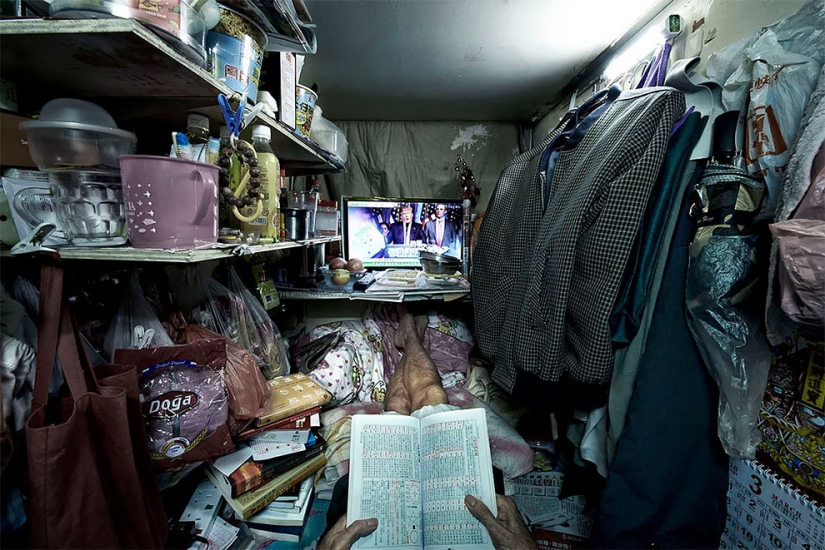 La vida en una Caja: Dentro de los pequeños Apartamentos de Hong Kong