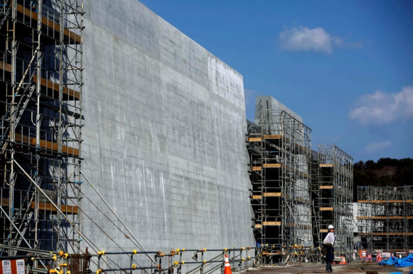 La vida es como en prisión: la costa de Japón, afectada por el tsunami de 2011, estaba rodeada por un muro de 12 metros
