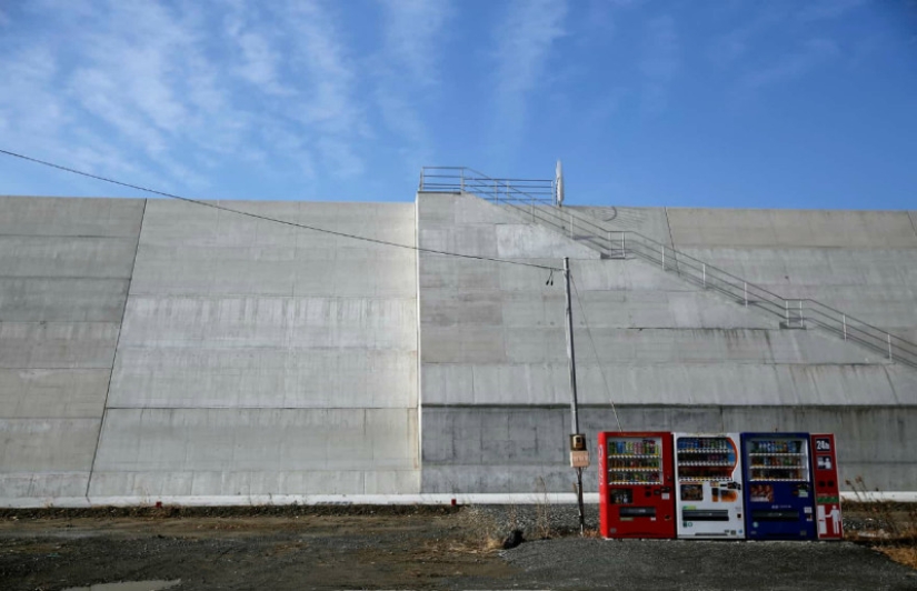 La vida es como en prisión: la costa de Japón, afectada por el tsunami de 2011, estaba rodeada por un muro de 12 metros