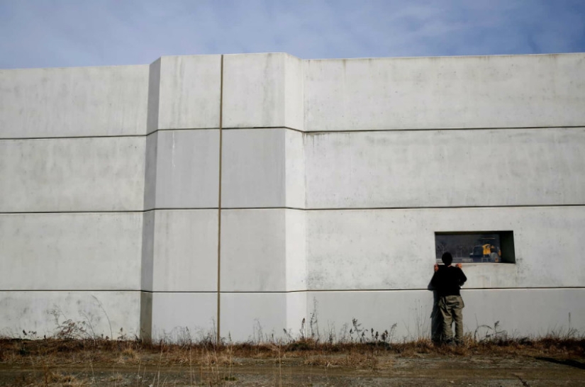 La vida es como en prisión: la costa de Japón, afectada por el tsunami de 2011, estaba rodeada por un muro de 12 metros