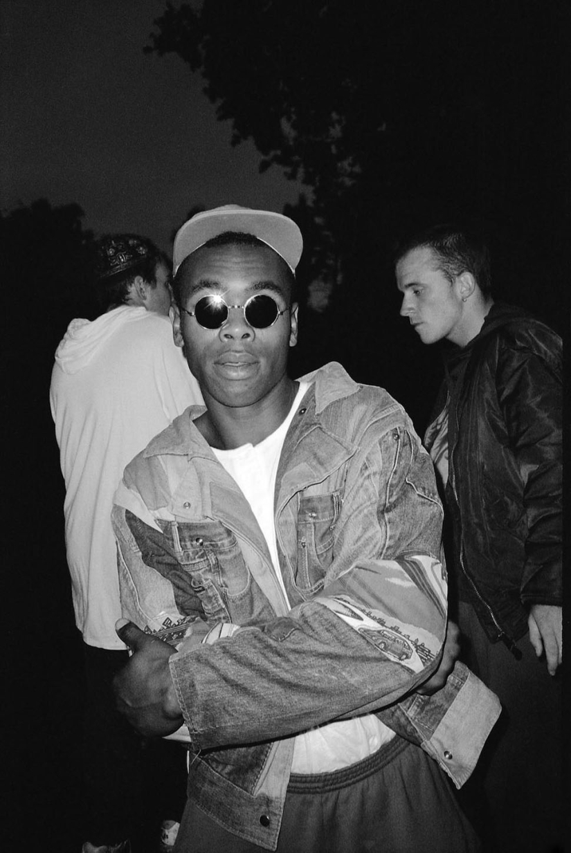 La vida nocturna despreocupada de los británicos en los años 80 y 90 en la lente del fotógrafo de clubes Adam Friedman La vida nocturna despreocupada de los británicos en los años 80 y 90 en la lente del fotógrafo de clubes Adam Friedman