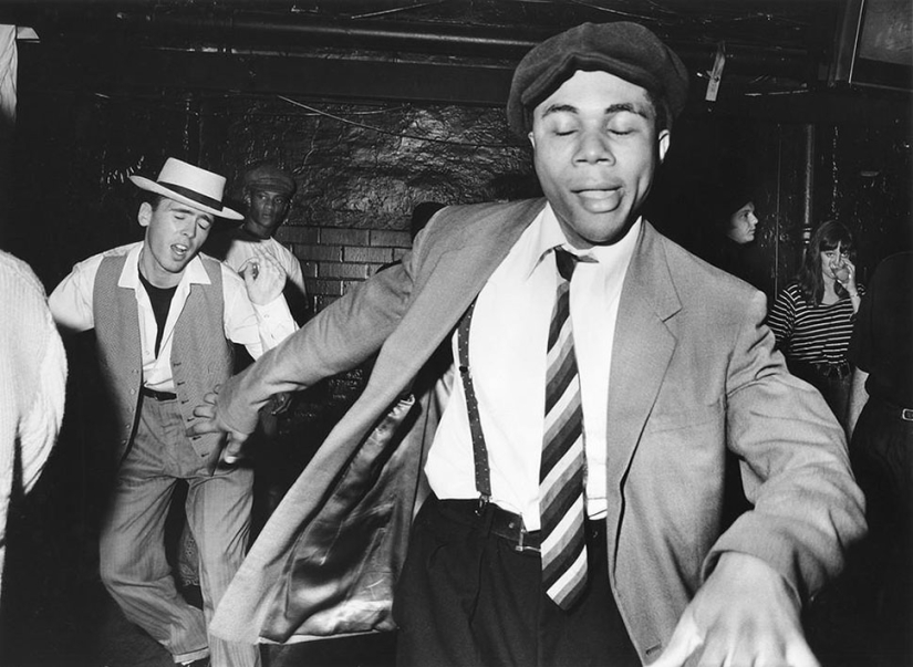 La vida nocturna despreocupada de los británicos en los años 80 y 90 en la lente del fotógrafo de clubes Adam Friedman La vida nocturna despreocupada de los británicos en los años 80 y 90 en la lente del fotógrafo de clubes Adam Friedman