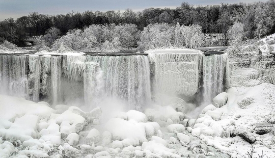 Las cataratas del Niágara se convirtieron en un glaciar. Solo tienes que ver estas fotos!