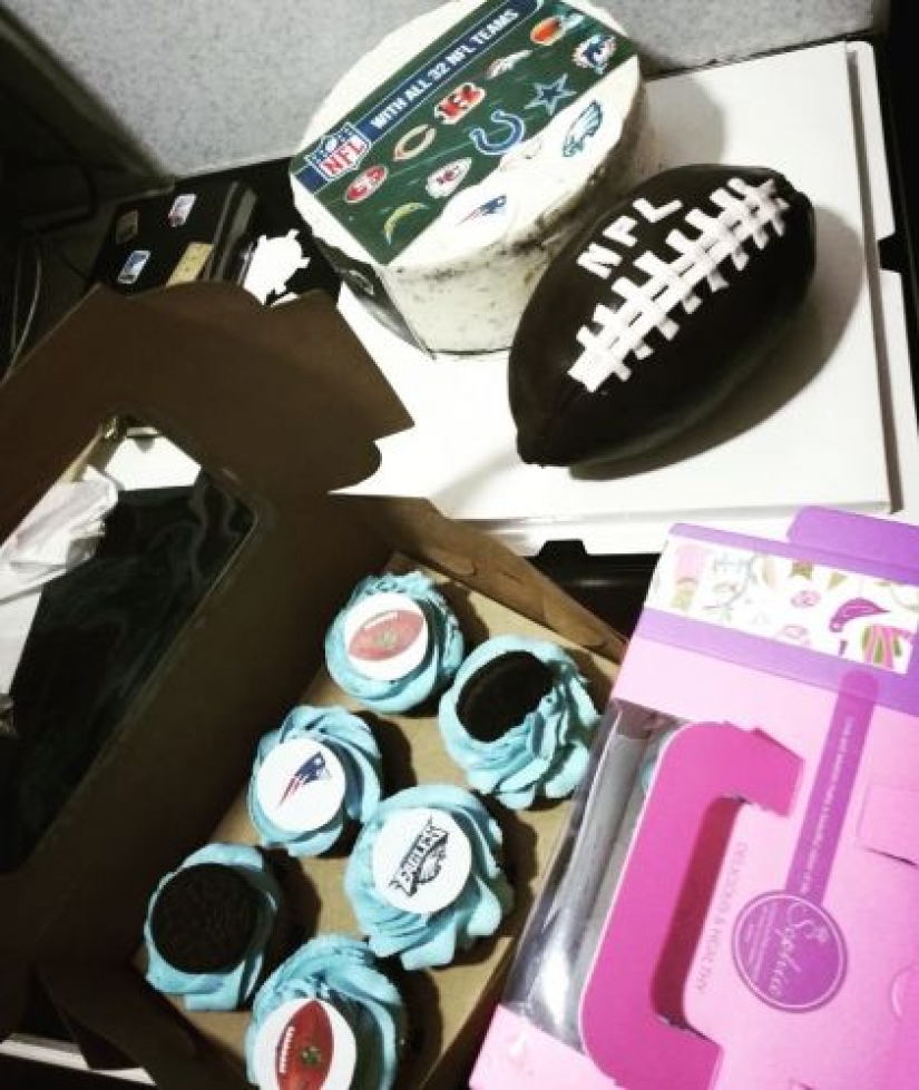 Las chicas del equipo de fútbol americano del Lejano Oriente protagonizaron semidesnudas, pero no estaban satisfechas