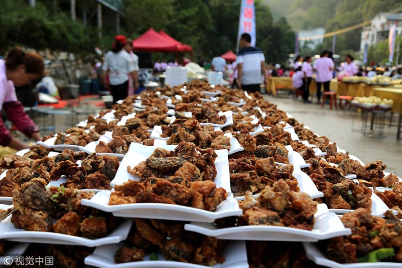 Las maravillas de la comida rápida china: cómo alimentar a 20 mil personas en un par de horas