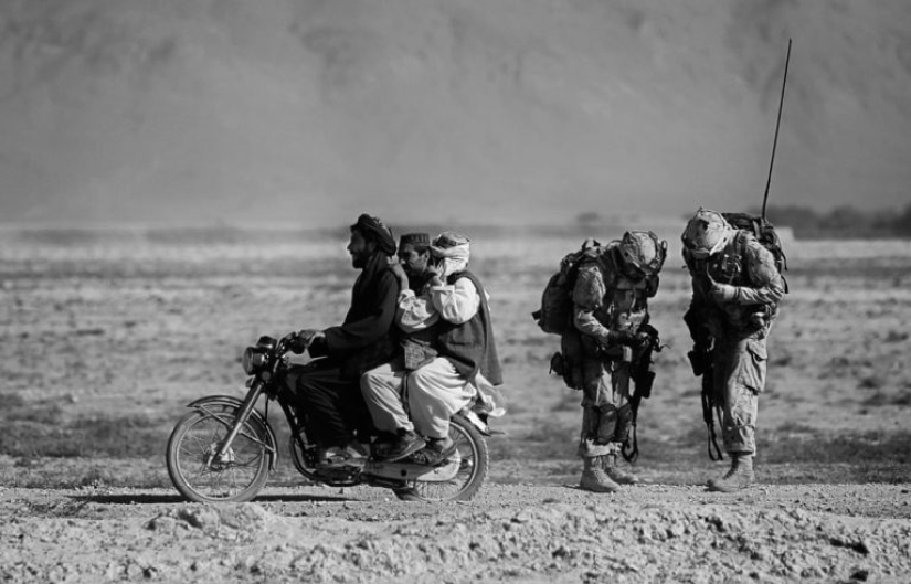 Las mujeres son fotógrafas de guerra.