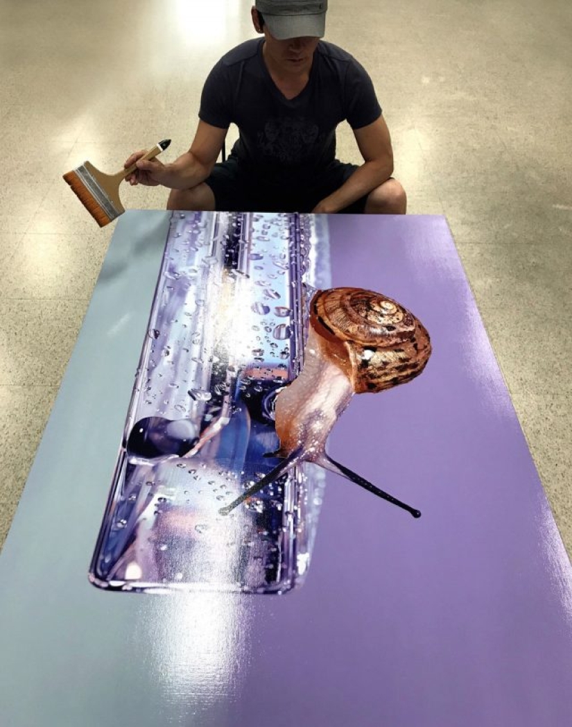 Las pinturas del artista son tan detalladas que parecen reales. Las pinturas del artista son tan detalladas que parecen reales.