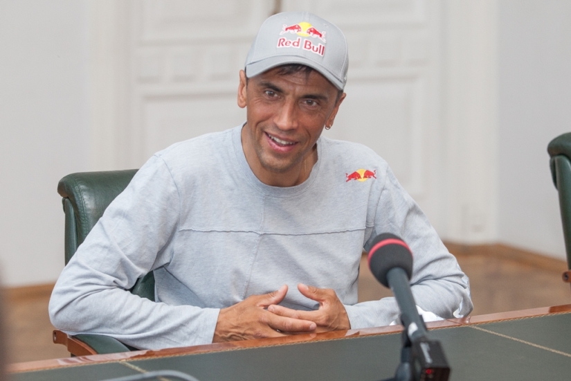 Last jump: legendary parachutist Valery Rozov crashed in Nepal