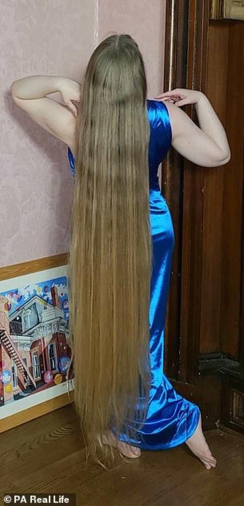 Length matters: fetishists offer an American woman money to show them her hair
