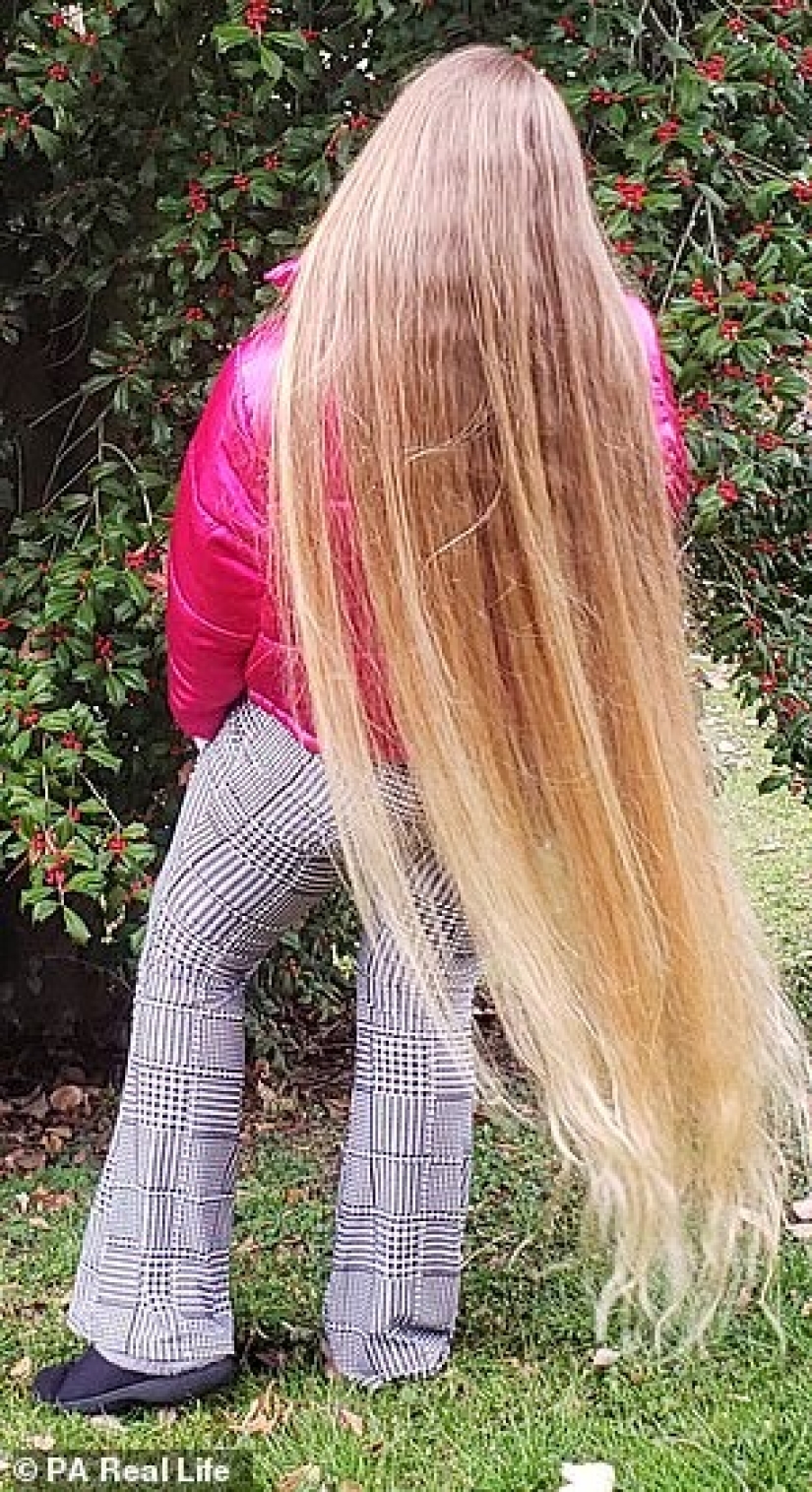 Length matters: fetishists offer an American woman money to show them her hair
