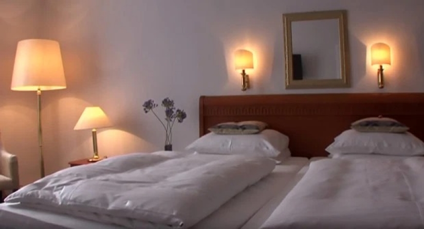 Let's take a look at the hotel where the monarch of Thailand is quarantined with a harem