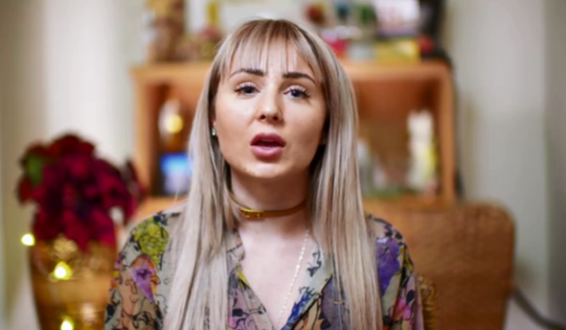 Lágrimas de diamante en los barrios pobres: la majorette estalló en lágrimas cuando ella y su pobre amiga fueron abordadas por dos gopnik