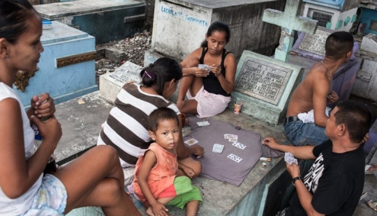 Life at the cemetery: 13 photos
