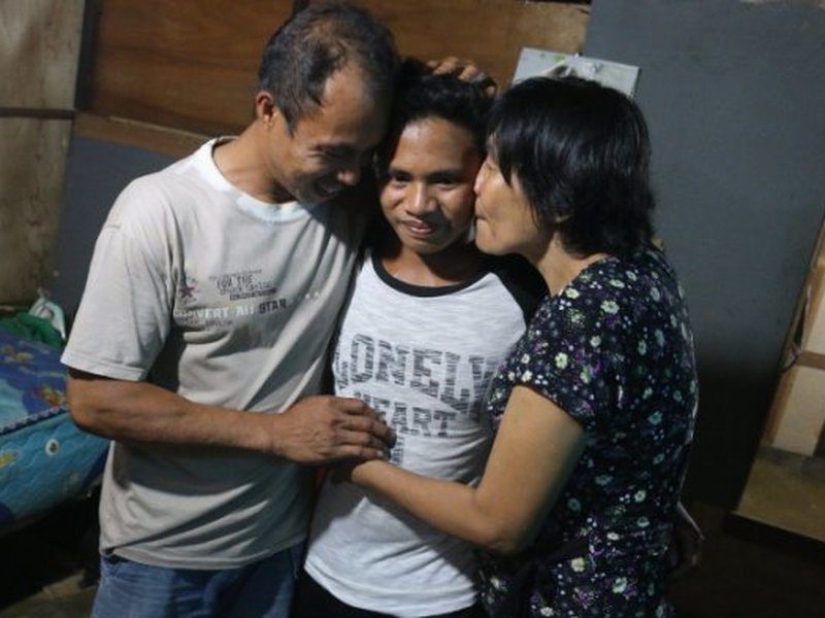 Life of Pi: the guy ate fish and drank seawater for 49 days to survive in the middle of the ocean Life of Pi: the guy ate fish and drank seawater for 49 days to survive in the middle of the ocean