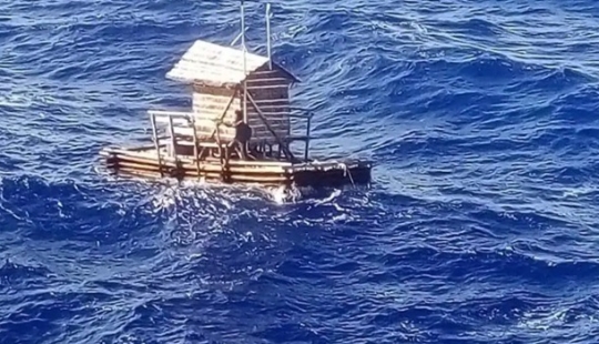 Life of Pi: the guy ate fish and drank seawater for 49 days to survive in the middle of the ocean