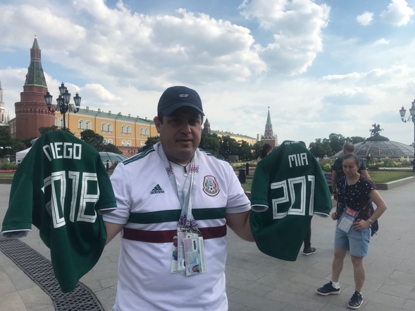 Lleva boletos para toda la familia con él: el mexicano enterró a su esposa e hijos y aún voló a la Copa del Mundo