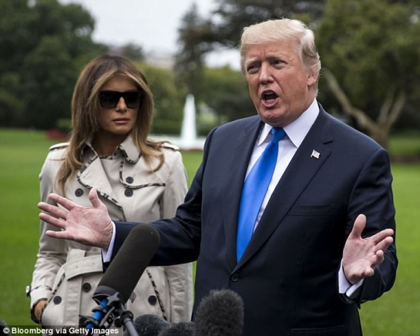 "Look at her nose and glasses": Internet users suspected that Melania Trump has a double