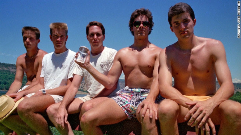Los amigos han sido fotografiados cada 5 años desde 1982 Los amigos han sido fotografiados cada 5 años desde 1982