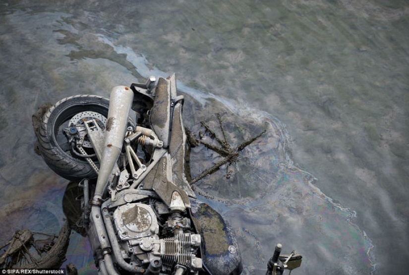 Los franceses drenaron uno de los canales parisinos y encontraron tesoros enteros en el fondo