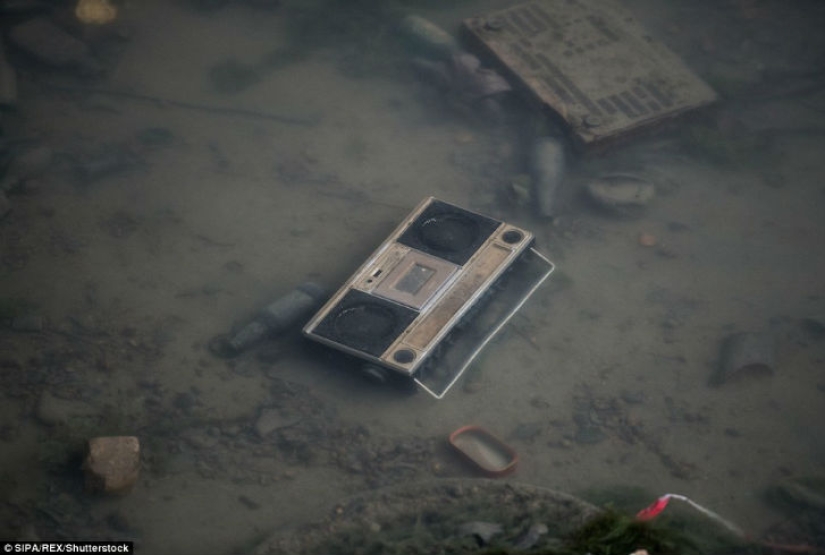 Los franceses drenaron uno de los canales parisinos y encontraron tesoros enteros en el fondo