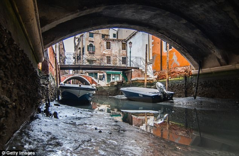 Los legendarios canales de Venecia se están secando debido a un clima anormal
