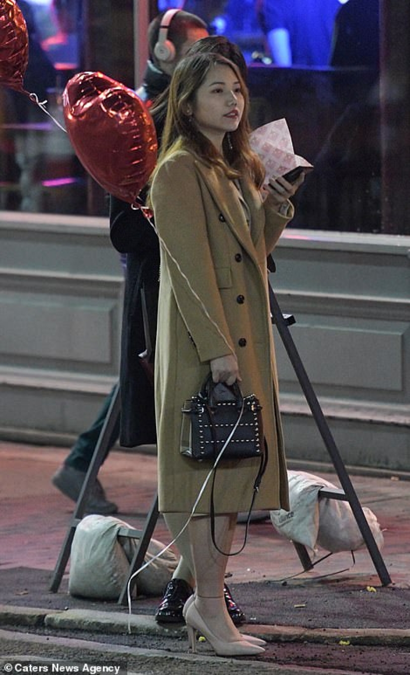 Los últimos románticos: amor, juventud y alcohol en las calles del Reino Unido en el día de San Valentín