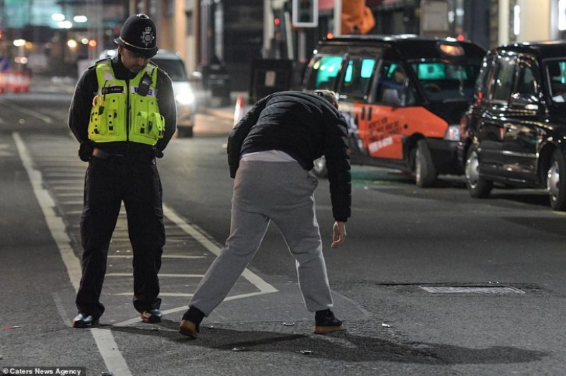 Los últimos románticos: amor, juventud y alcohol en las calles del Reino Unido en el día de San Valentín