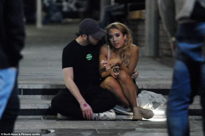 Los últimos románticos: amor, juventud y alcohol en las calles del Reino Unido en el día de San Valentín