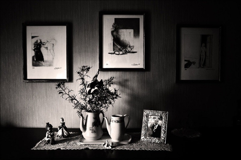 "Love is stronger than disease": a photo project about how an elderly couple struggled with Alzheimer's disease