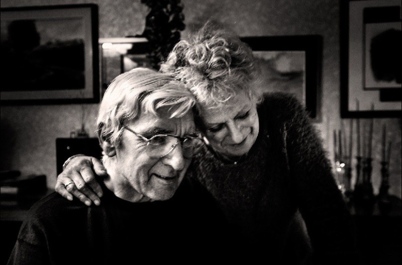 "Love is stronger than disease": a photo project about how an elderly couple struggled with Alzheimer's disease