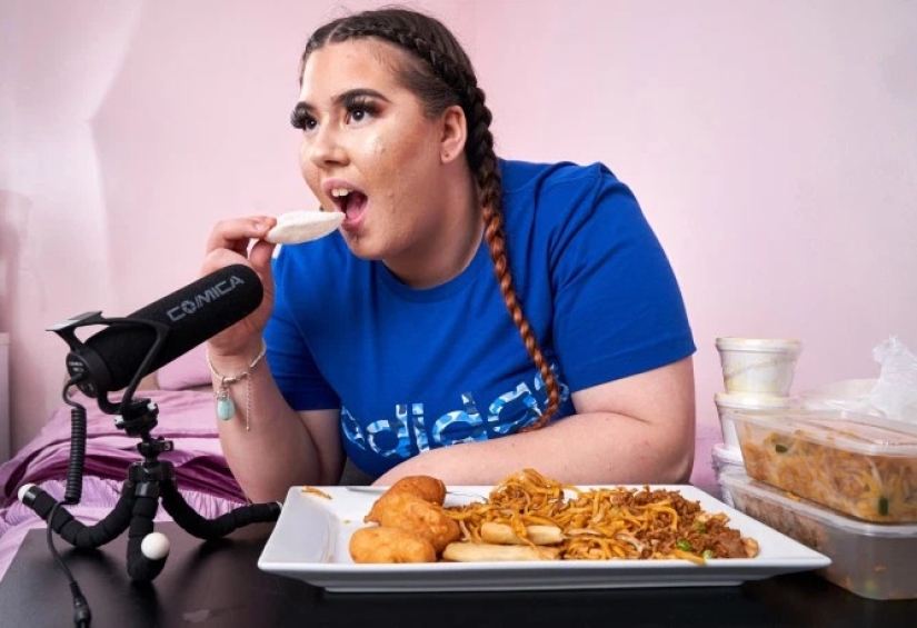 Lugar satisfactorio: la chica renunció a devorar comida rápida frente a la cámara y la subió a YouTube