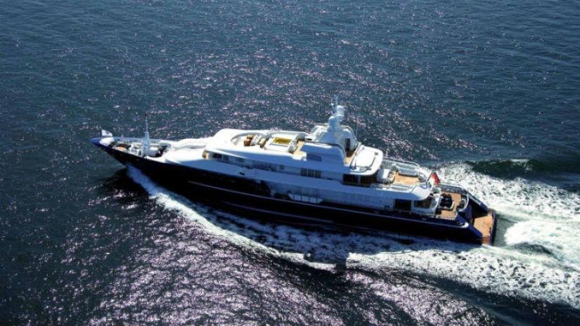 Luxury yachts that can be rented for the winter holidays for a million dollars