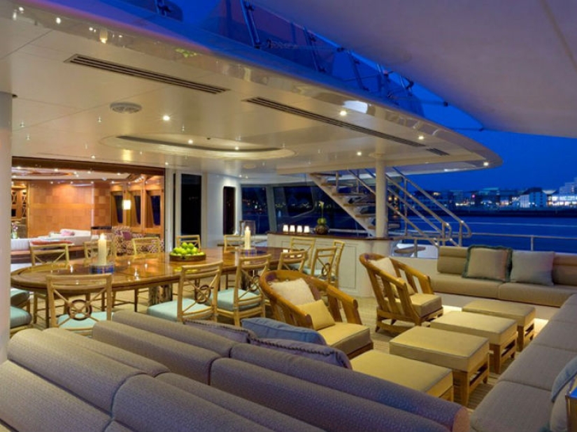 Luxury yachts that can be rented for the winter holidays for a million dollars