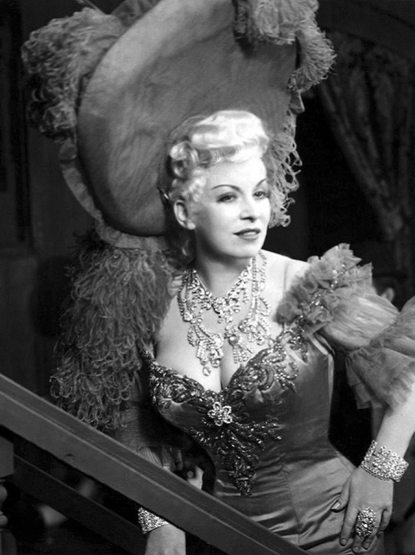 Mae West es una actriz escandalosa que se convirtió en el primer símbolo sexual de Estados Unidos