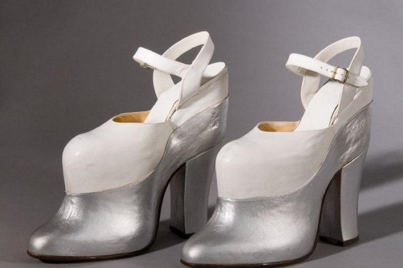 Mae West is a scandalous actress who became America's first sex symbol Mae West is a scandalous actress who became America's first sex symbol