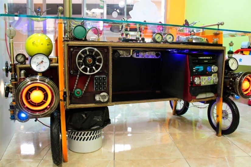Magic house in Sergievo: dacha on wheels and steampunk museum Magic house in Sergievo: dacha on wheels and steampunk museum