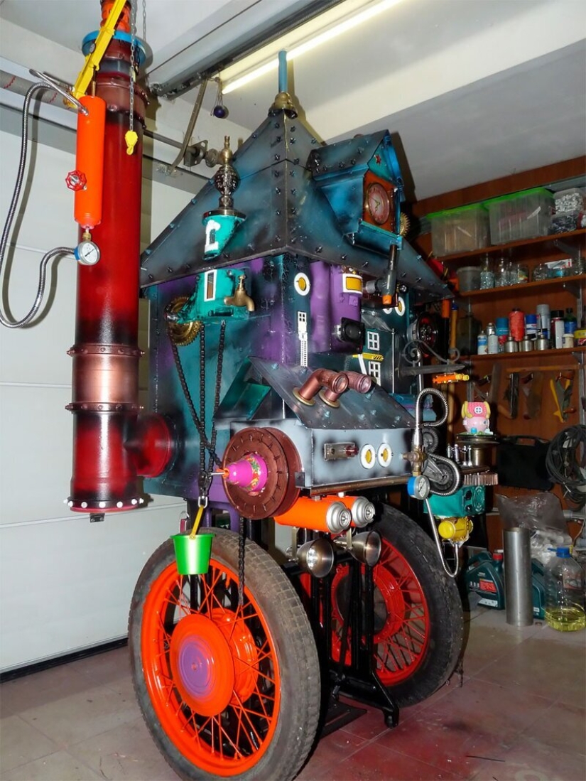 Magic house in Sergievo: dacha on wheels and steampunk museum Magic house in Sergievo: dacha on wheels and steampunk museum