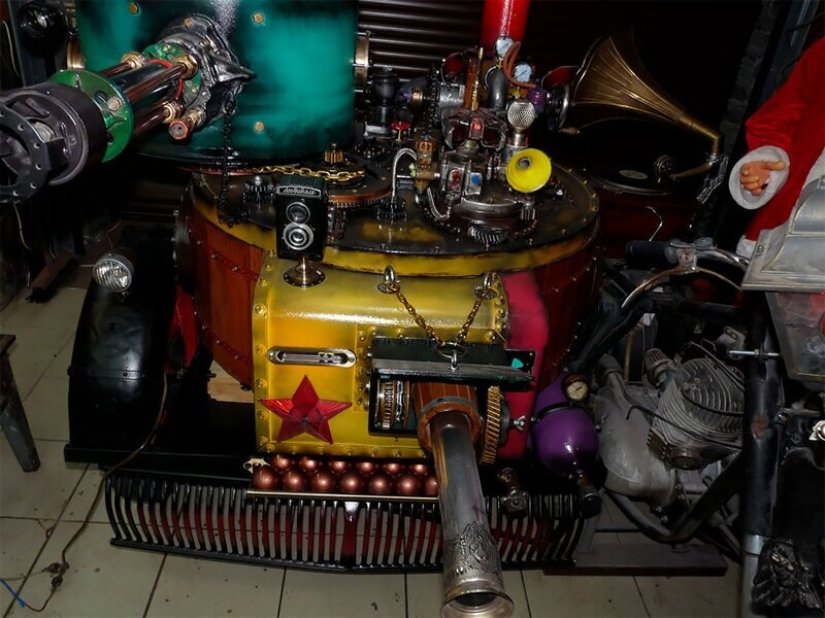 Magic house in Sergievo: dacha on wheels and steampunk museum Magic house in Sergievo: dacha on wheels and steampunk museum