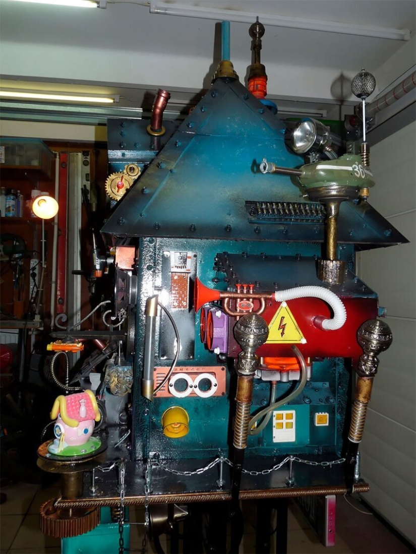 Magic house in Sergievo: dacha on wheels and steampunk museum Magic house in Sergievo: dacha on wheels and steampunk museum
