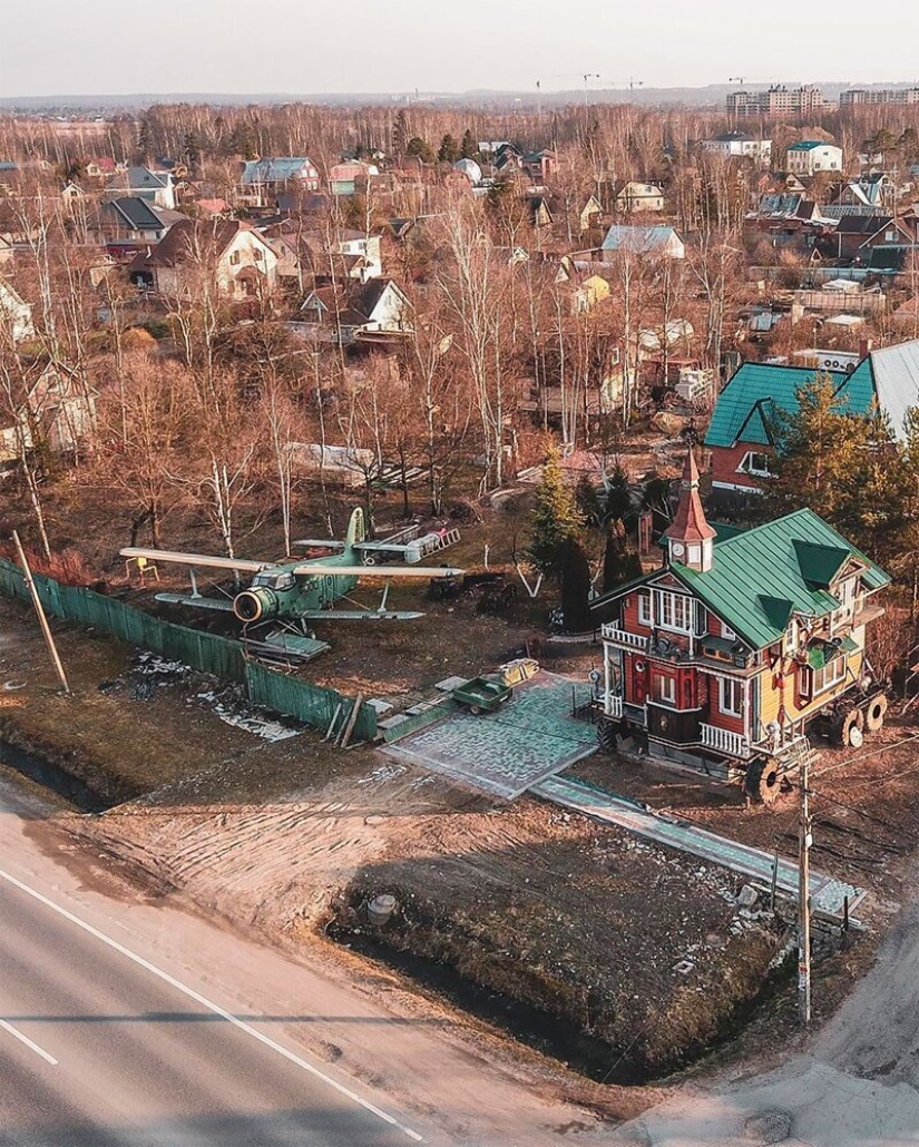 Magic house in Sergievo: dacha on wheels and steampunk museum Magic house in Sergievo: dacha on wheels and steampunk museum
