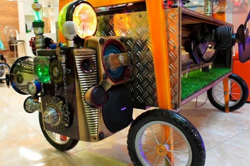 Magic house in Sergievo: dacha on wheels and steampunk museum Magic house in Sergievo: dacha on wheels and steampunk museum