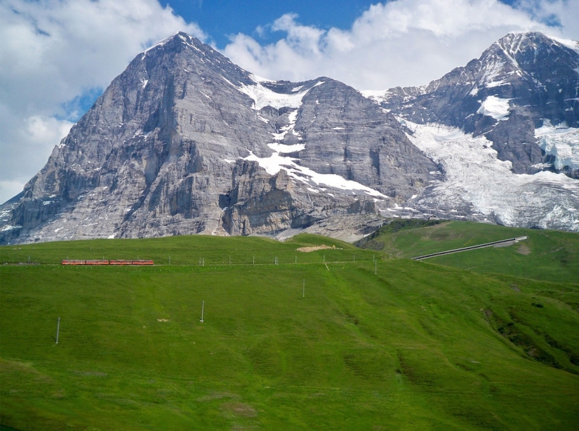 Majestic mountains, seeing which you will begin to pack a backpack Majestic mountains, seeing which you will begin to pack a backpack